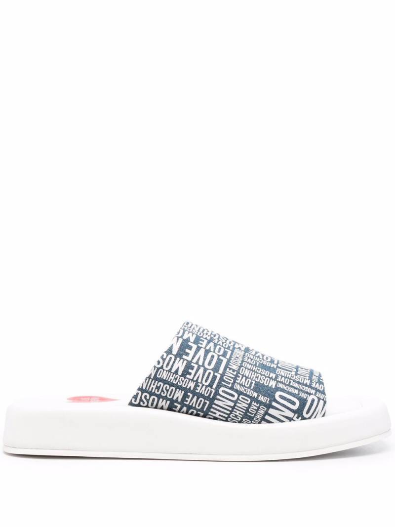 Love Moschino logo print slides - Blue von Love Moschino