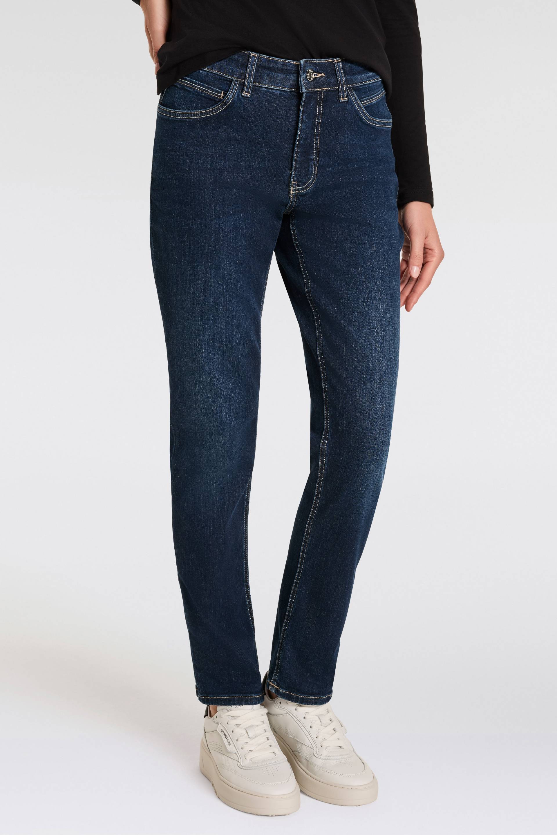 MAC Gerade Jeans »MELANIE dragon-fly«, Dekoratibe Nietendetails auf der hinteren Tasche MAC Gerade Jeans »MELANIE dragon-fly«, Dekoratibe Nietendetails auf der hinteren Tasche von MAC