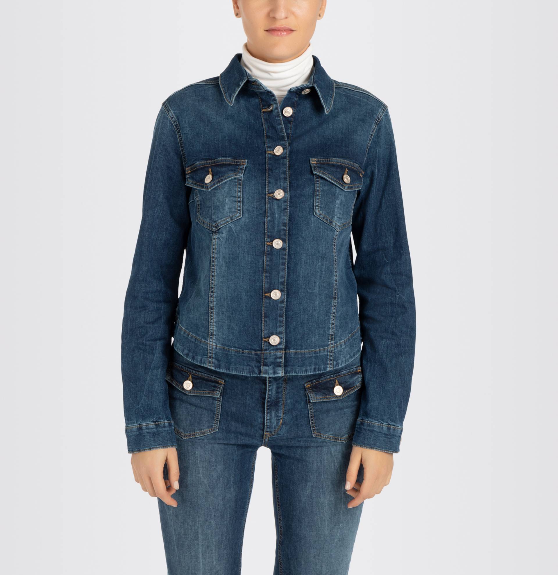 MAC Jeansjacke »RICH JACKET«, aus leichter, sommerlicher Denim-Qualität mit hohem Baumwoll-Anteil MAC Jeansjacke »RICH JACKET«, aus leichter, sommerlicher Denim-Qualität mit hohem Baumwoll-Anteil von MAC