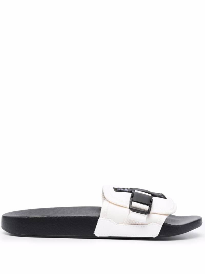 MCQ logo-patch buckle slides - Black von MCQ