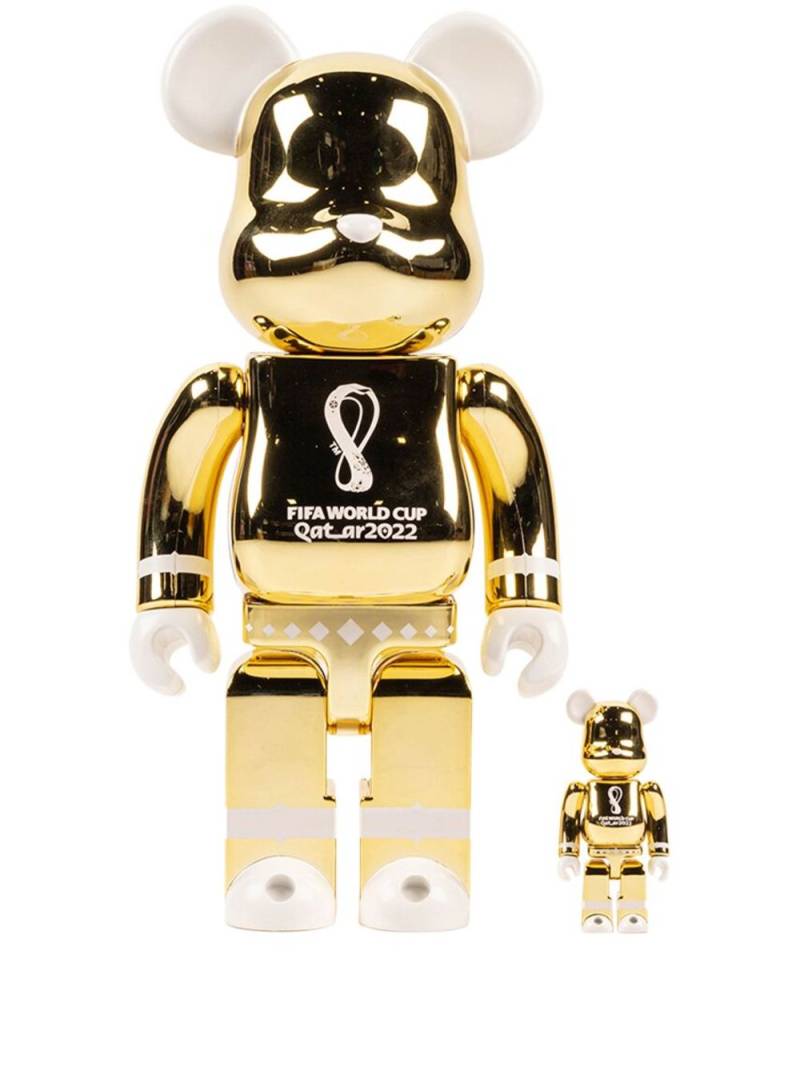 MEDICOM TOY x FIFA World Cup Qatar 2022 BE@RBRICK 100% and 400% figure set - Gold von MEDICOM TOY