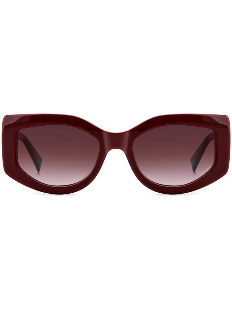 MISSONI EYEWEAR logo-engraved cat-eye sunglasses - Red von MISSONI EYEWEAR