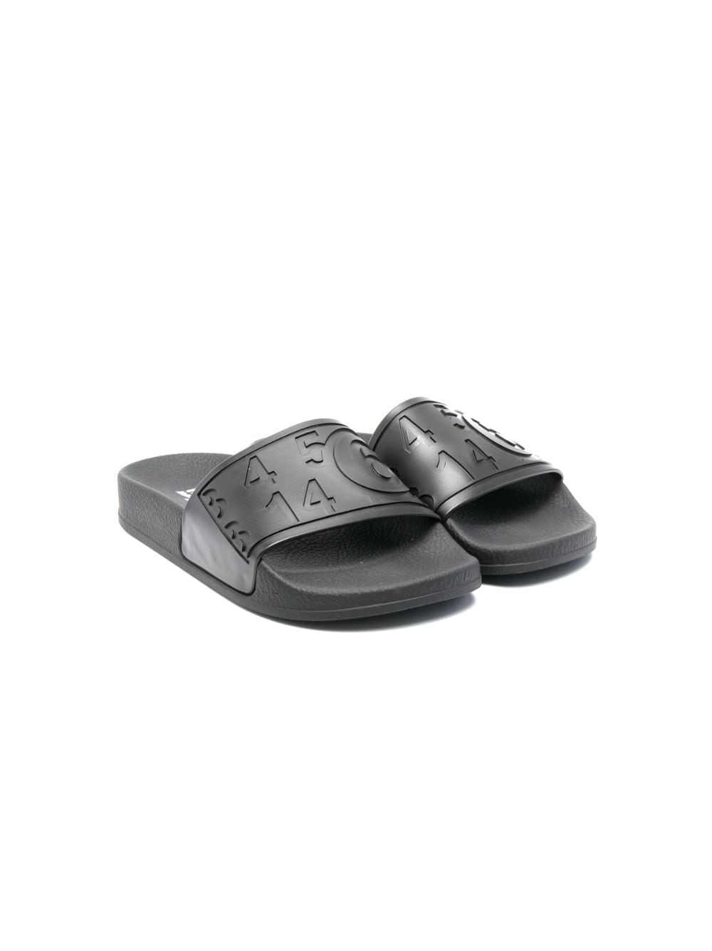 MM6 Maison Margiela Kids debossed-logo round-toe slides - Black von MM6 Maison Margiela Kids