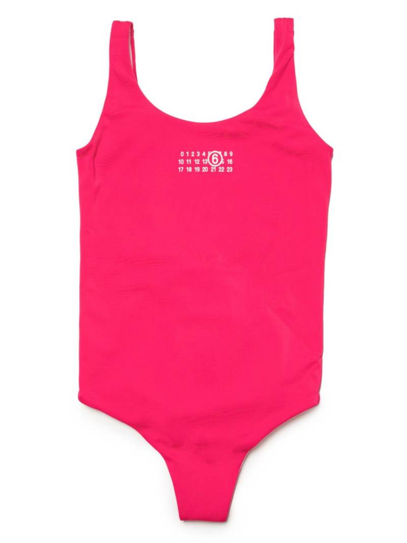 MM6 Maison Margiela Kids numbers-motif U-back swimsuit - Pink von MM6 Maison Margiela Kids