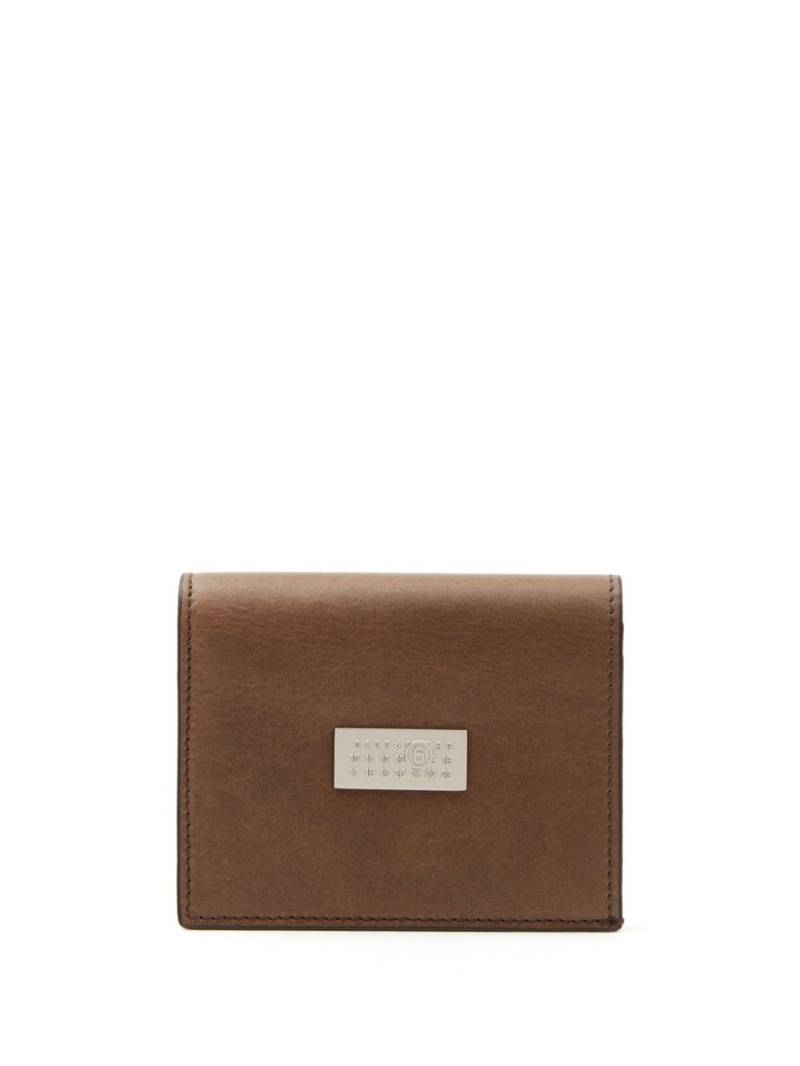 MM6 Maison Margiela bifold wallet with numeric logo - Brown von MM6 Maison Margiela