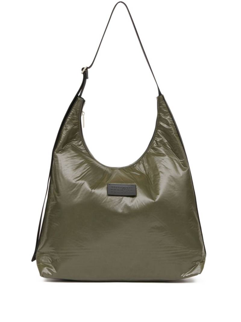 MM6 Maison Margiela large padded lightweight numbers patch shoulder bag - Green von MM6 Maison Margiela