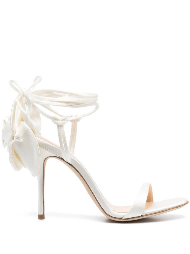 Magda Butrym 105mm flower satin sandals - White von Magda Butrym