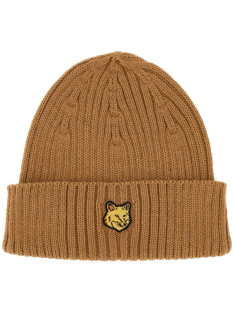 Maison Kitsuné logo-patch beanie hat - Brown von Maison Kitsuné