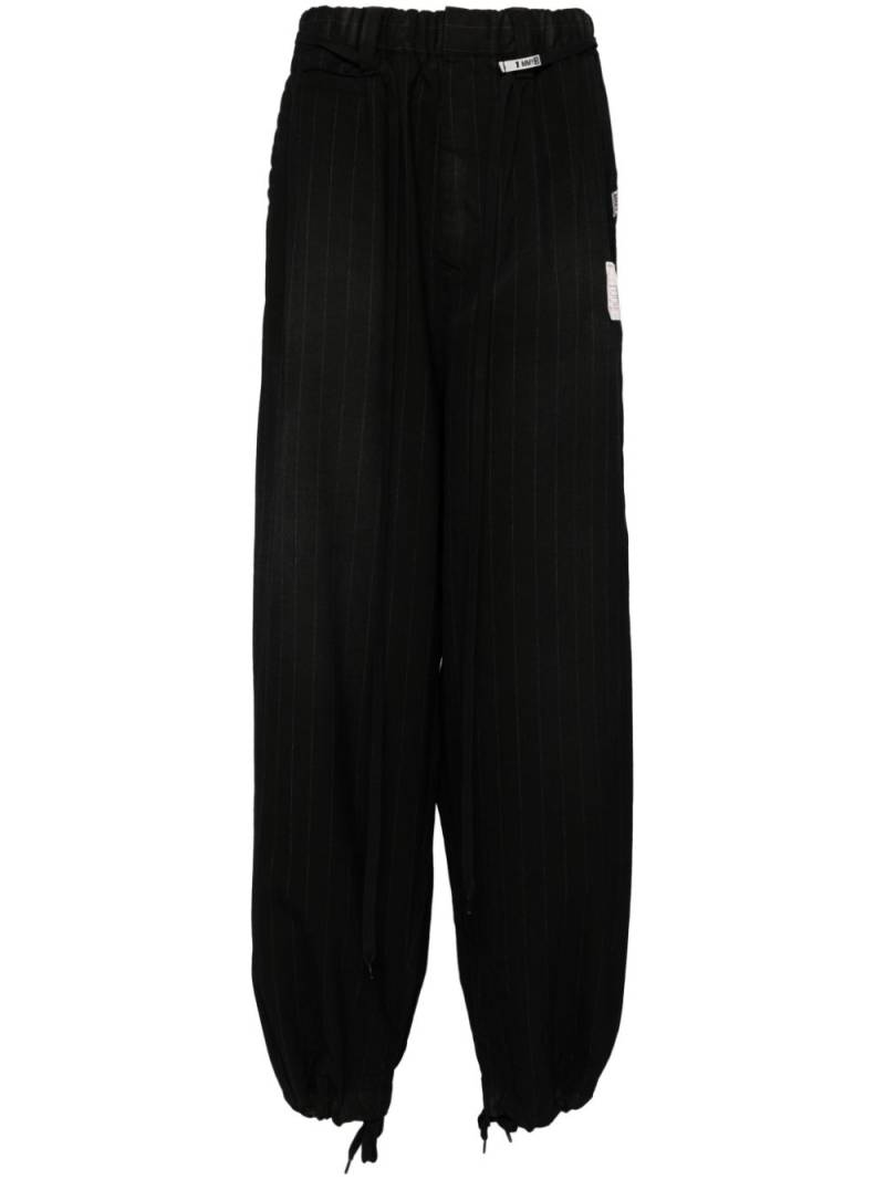 Maison MIHARA YASUHIRO pinstriped drawstring hem pants - Black von Maison MIHARA YASUHIRO