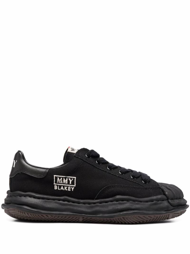 Maison MIHARA YASUHIRO ridged-trim low-top sneakers - Black von Maison MIHARA YASUHIRO