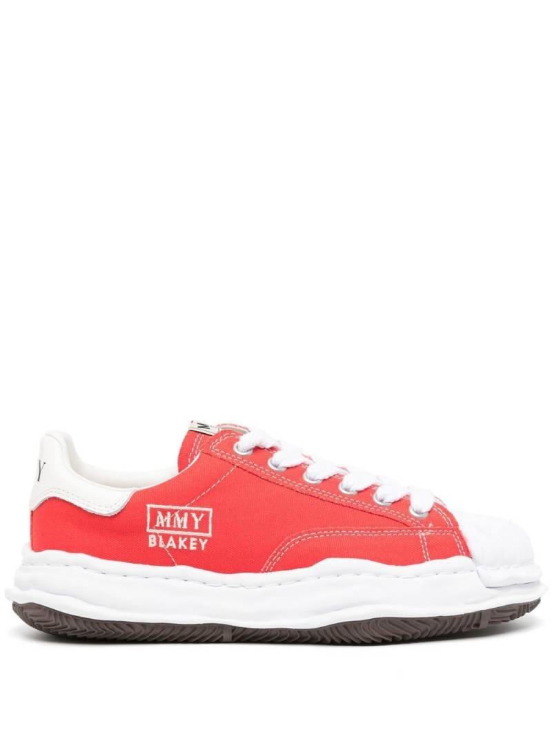 Maison MIHARA YASUHIRO ridged-trim low-top sneakers - Red von Maison MIHARA YASUHIRO