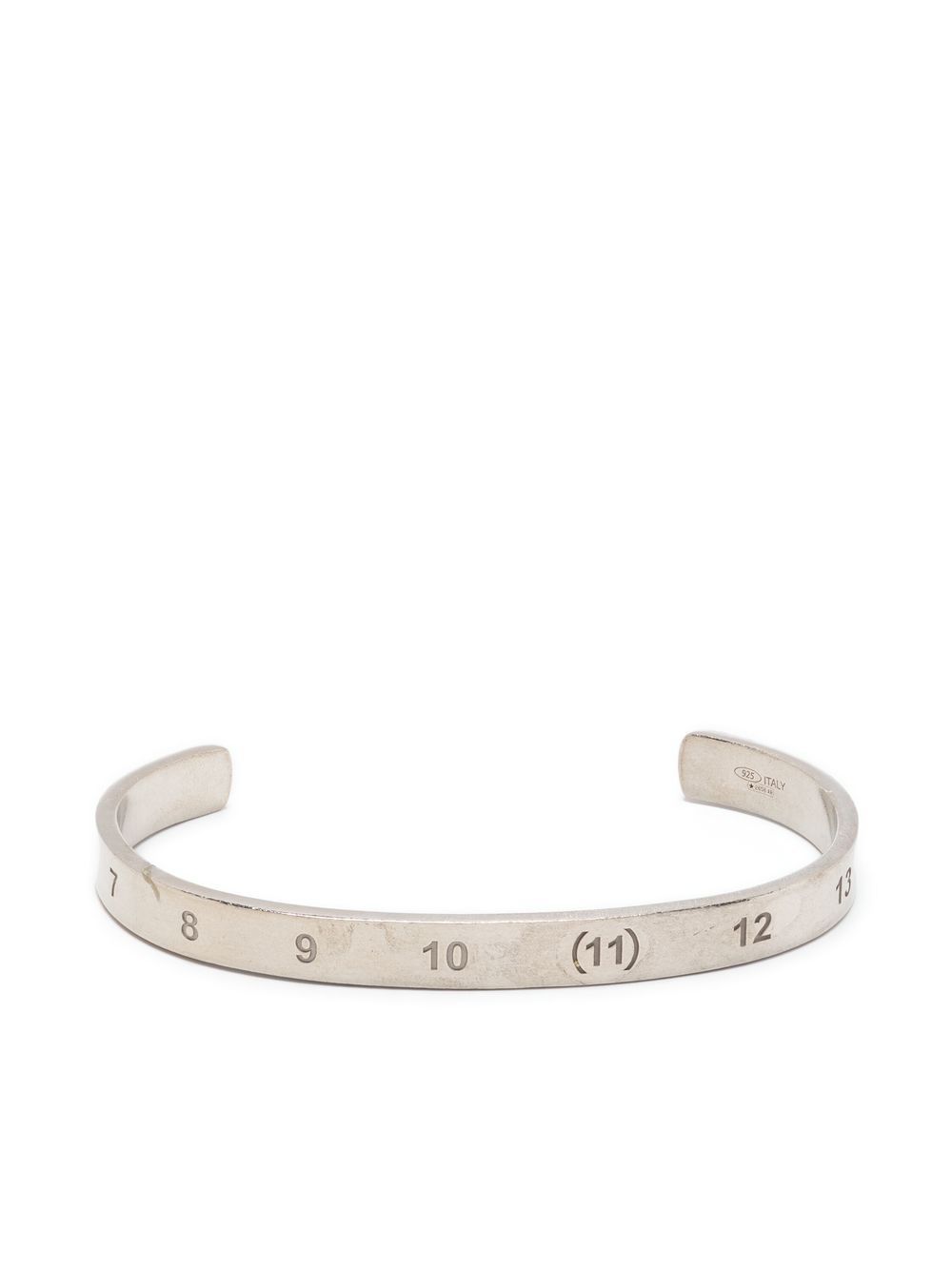 Maison Margiela Numerical engraved cuff bracelet - Silver von Maison Margiela