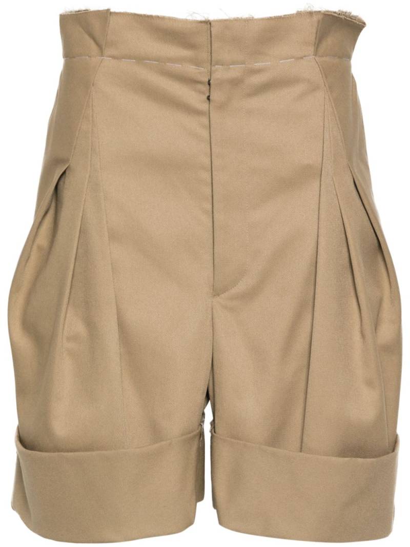 Maison Margiela Skater pleat-detail shorts - Neutrals von Maison Margiela