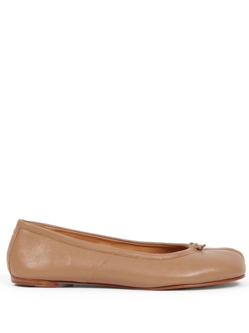 Maison Margiela Tabi leather ballerina shoes - Brown von Maison Margiela