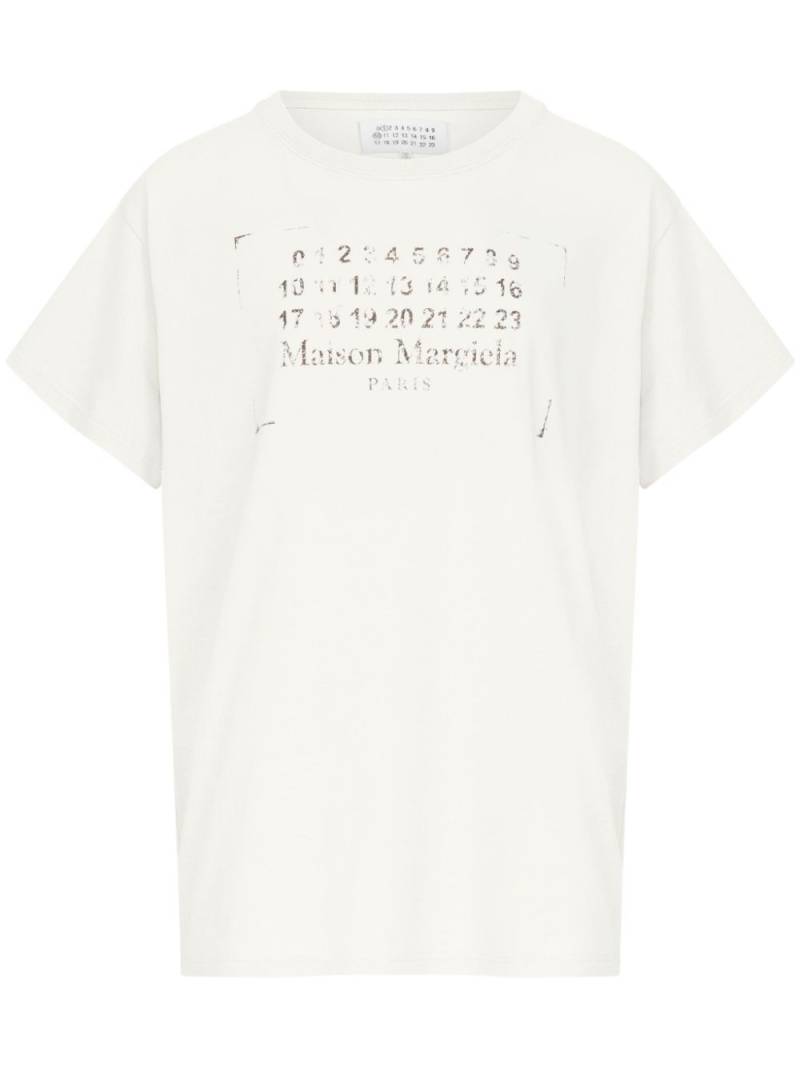 Maison Margiela logo-print cotton T-shirt - Neutrals von Maison Margiela