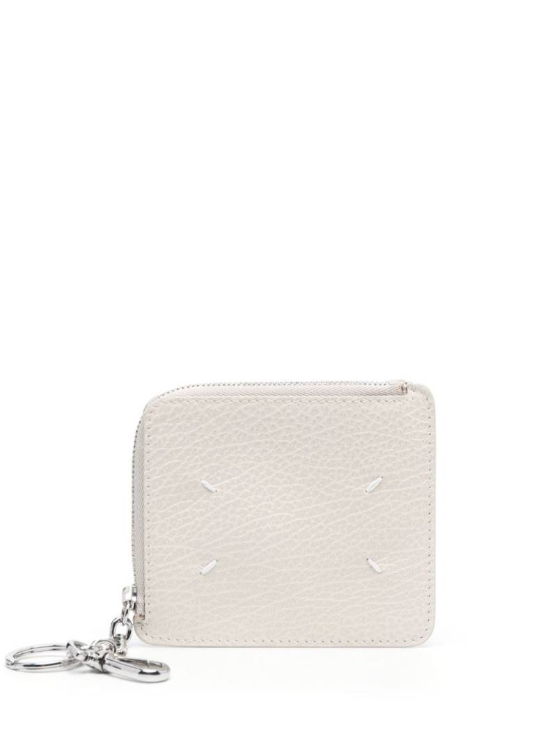 Maison Margiela logo-print zipped leather wallet - Neutrals von Maison Margiela