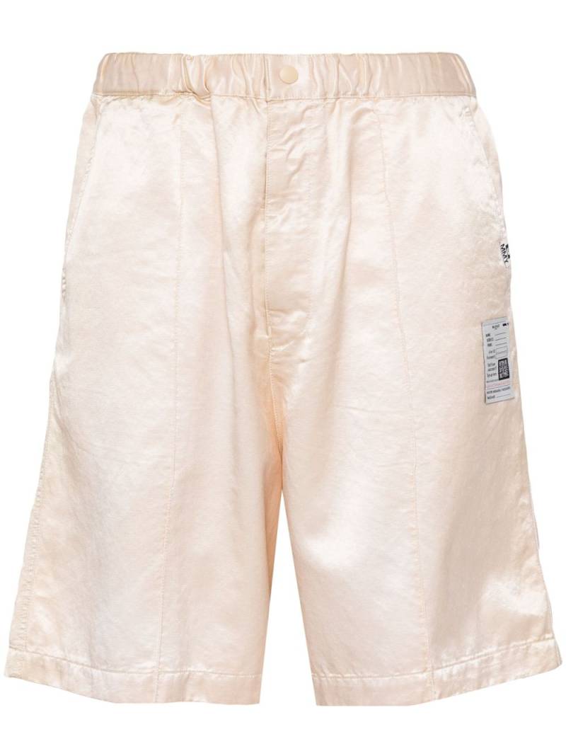 Maison MIHARA YASUHIRO logo-tag satin shorts - Neutrals von Maison MIHARA YASUHIRO