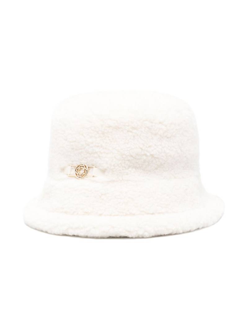 Maje faux-fur bucket hat - White von Maje