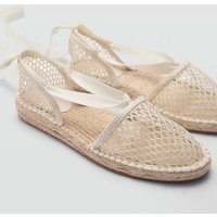 Espadrilles mit Lochmuster von Mango