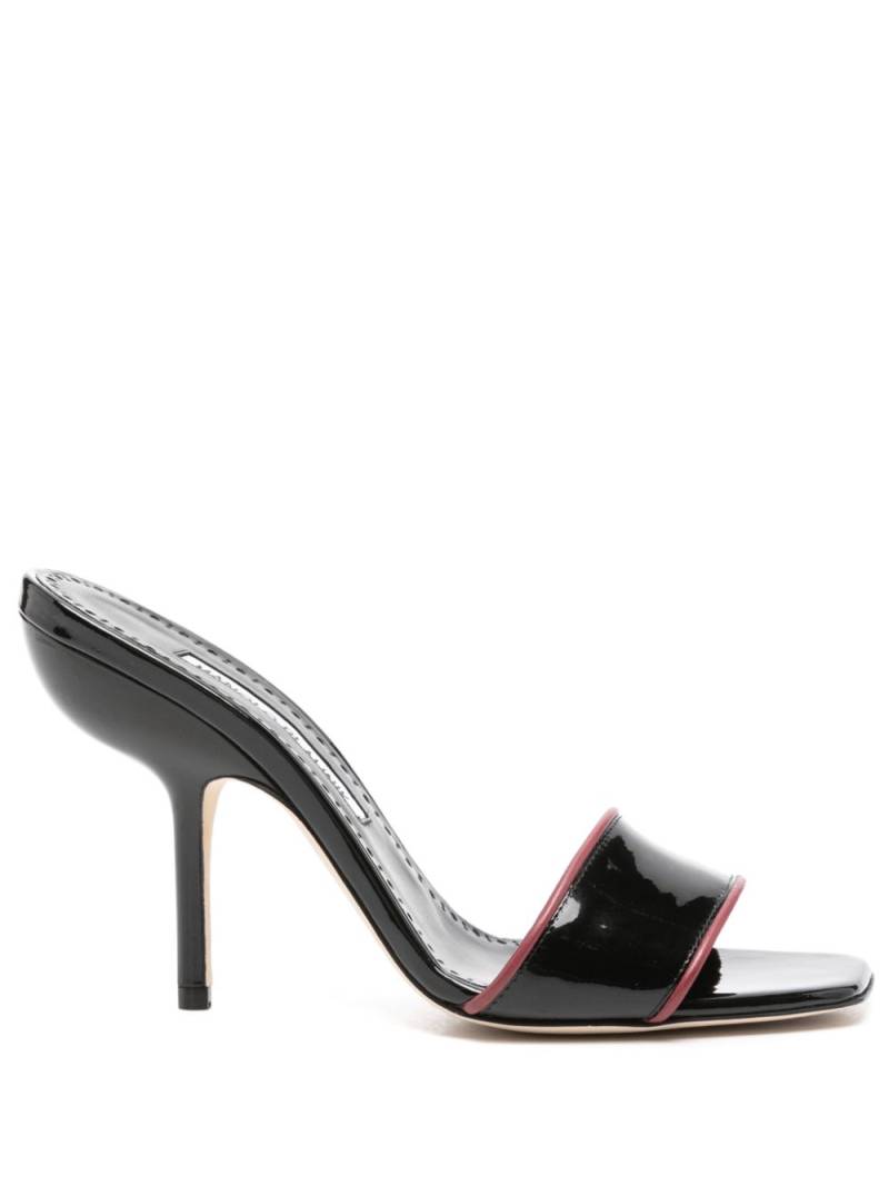 Manolo Blahnik Helamu 105mm patent mules - Black von Manolo Blahnik