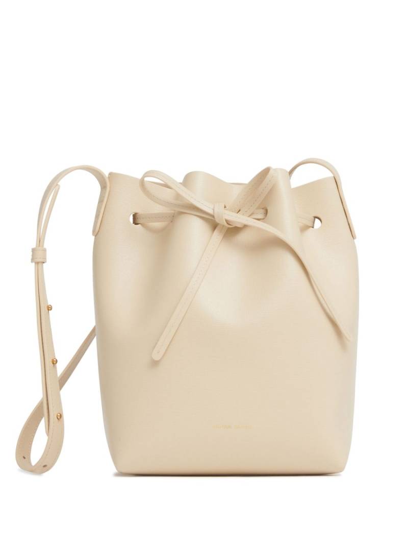 Mansur Gavriel mini logo-stamp leather bucket bag - Neutrals von Mansur Gavriel