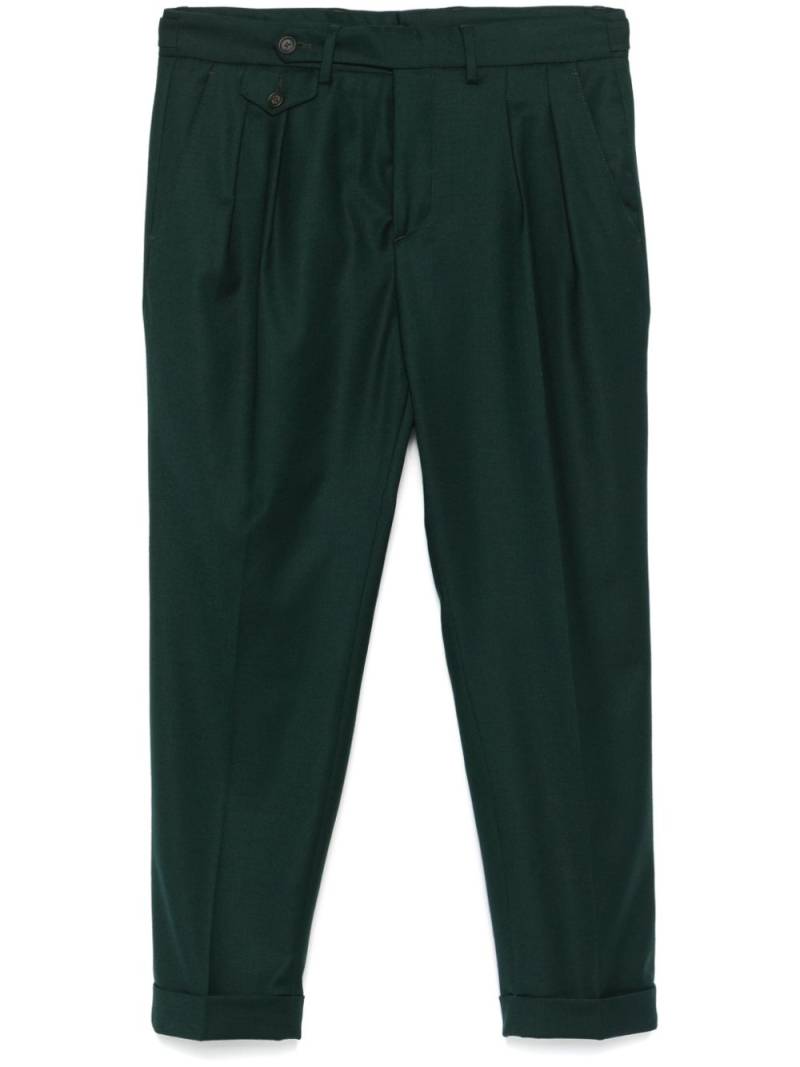 Manuel Ritz pleated tapered trousers - Green von Manuel Ritz