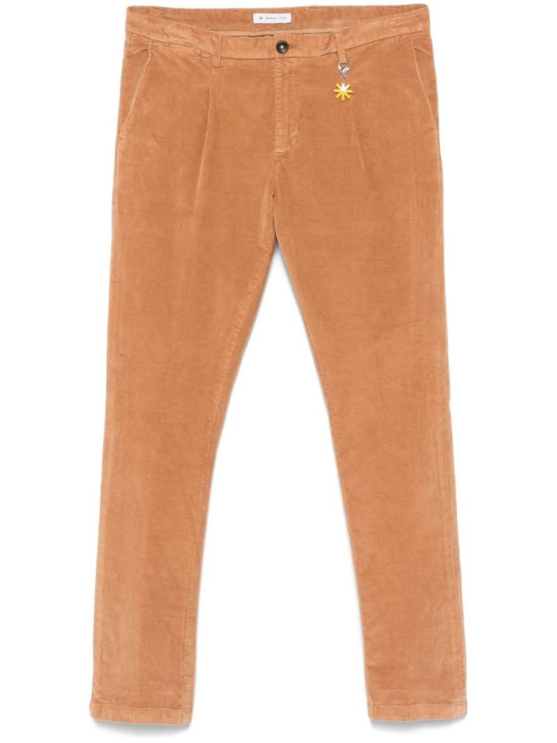 Manuel Ritz velvet pleated chinos - Brown von Manuel Ritz