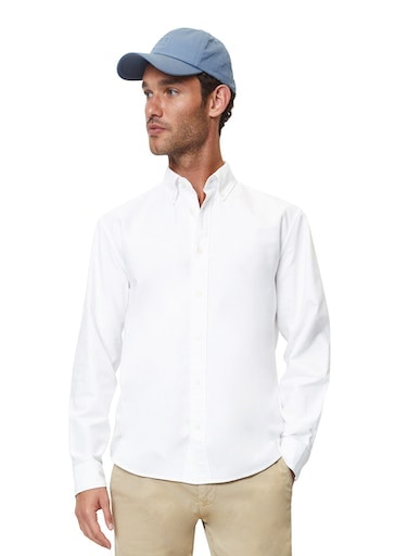 Marc O'Polo Langarmhemd »Button down collar, long sleeves, round hem«, mit dezenter Logostickerei auf der Brust von Marc O'Polo