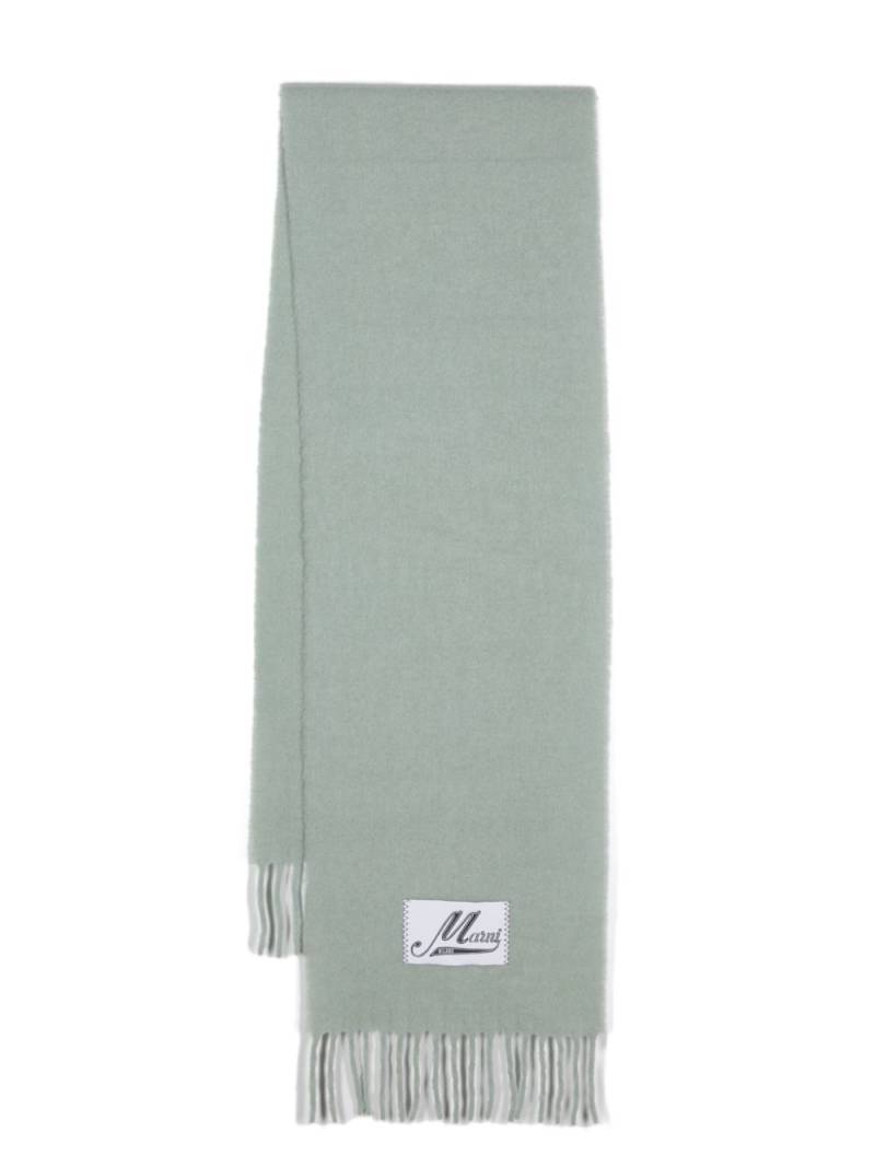 Marni logo-patch fringed scarf - Green von Marni