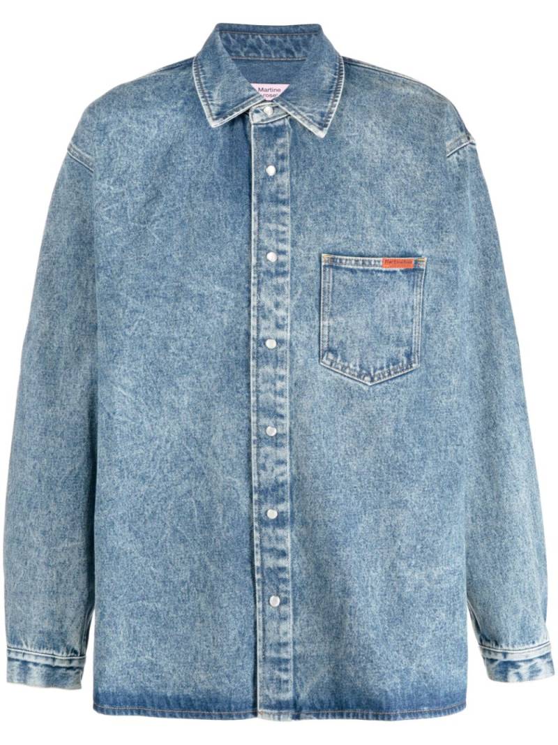 Martine Rose logo-tab marble-washed denim shirt - Blue von Martine Rose