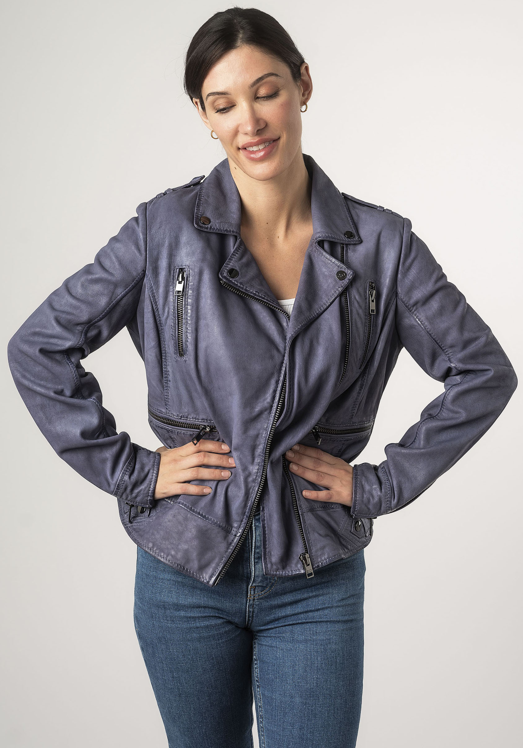 Mauritius Lederjacke »2Wtashi«, mit Schulterklappen, mit Nieten, mit Zipper-Taschen Mauritius Lederjacke »2Wtashi«, mit Schulterklappen, mit Nieten, mit Zipper-Taschen von Mauritius