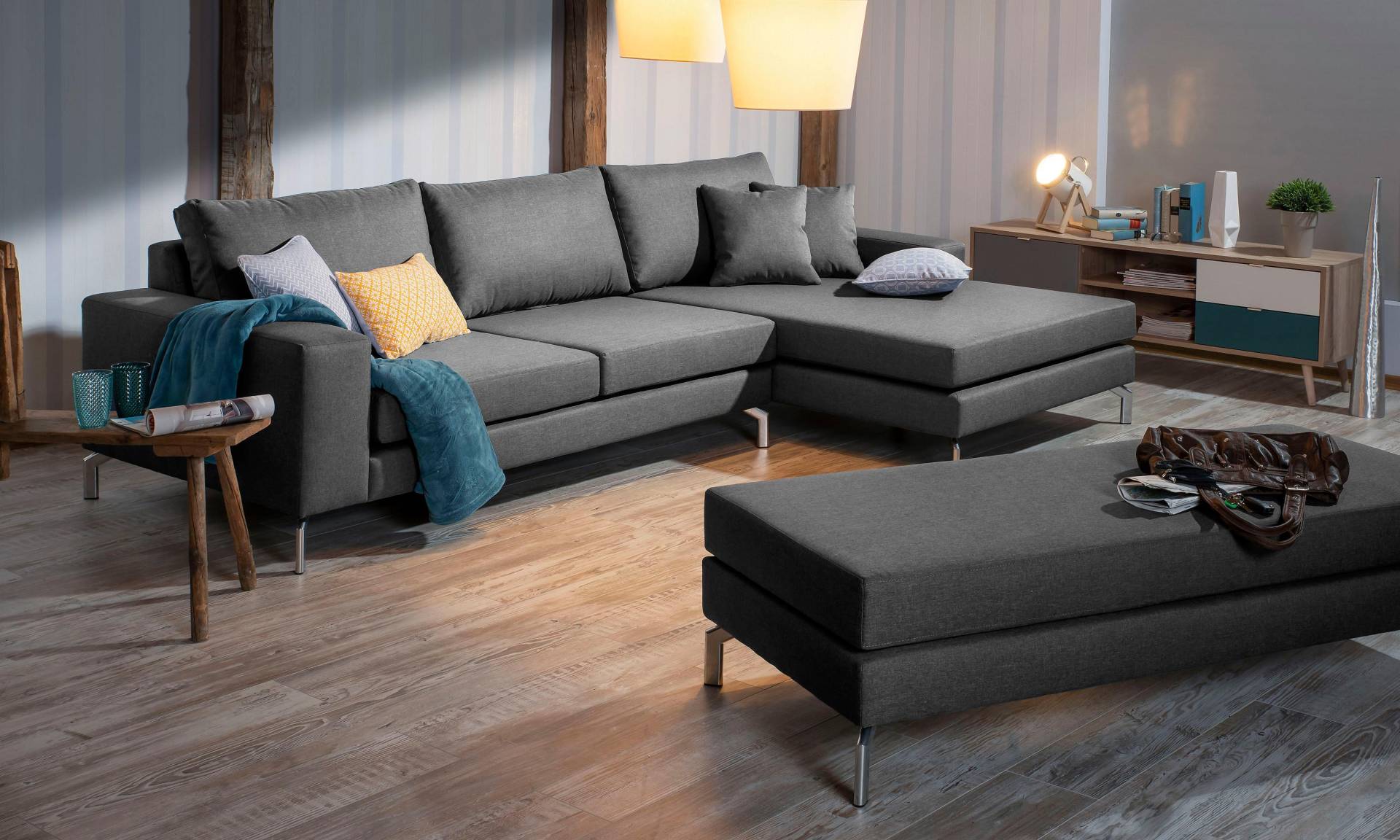 Max Winzer® Ecksofa »Flori guter Sitzkomfort, aktuelles Design, eleganter Chromfuss«, mit Longchair links oder rechts, inklusive Zierkissen von Max Winzer®