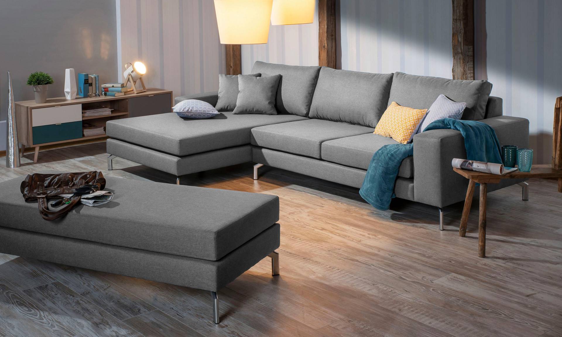 Max Winzer® Ecksofa »Flori guter Sitzkomfort, aktuelles Design, eleganter Chromfuss«, mit Longchair links oder rechts, inklusive Zierkissen von Max Winzer®