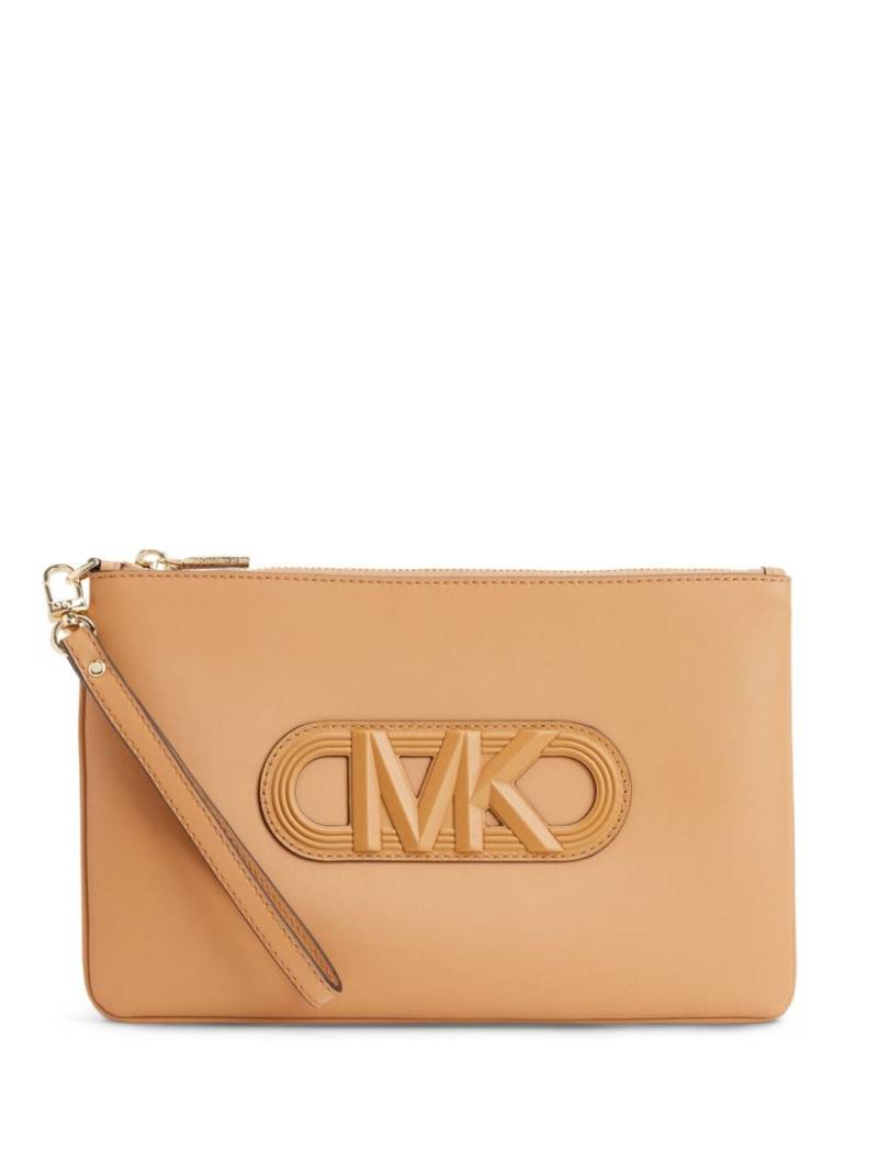 Michael Kors logo-embossed leather clutch - Brown von Michael Kors