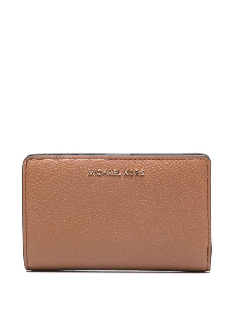 Michael Michael Kors medium pebbled leather wallet - Brown von Michael Michael Kors