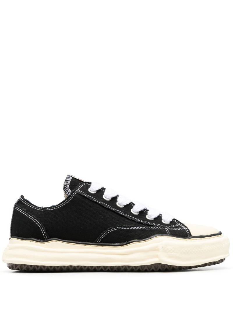 Maison MIHARA YASUHIRO logo-patch lace-up sneakers - Black von Maison MIHARA YASUHIRO