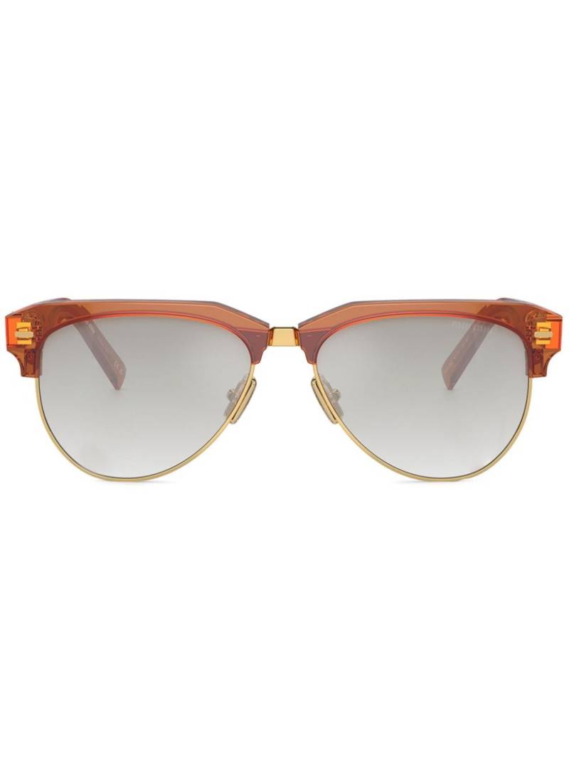 Miu Miu Eyewear logo-lettering sunglasses - Brown von Miu Miu Eyewear