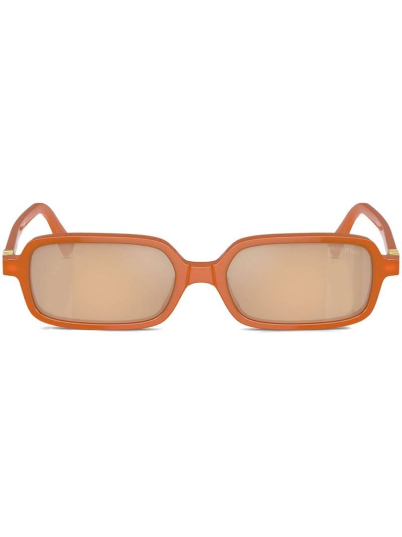 Miu Miu Eyewear logo-lettering sunglasses - Orange von Miu Miu Eyewear