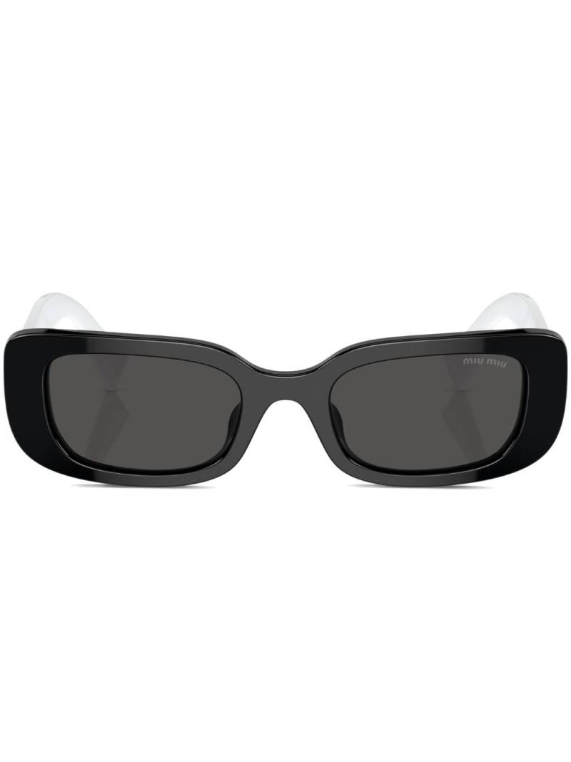 Miu Miu Eyewear logo-print rectangle-frame sunglasses - Black von Miu Miu Eyewear