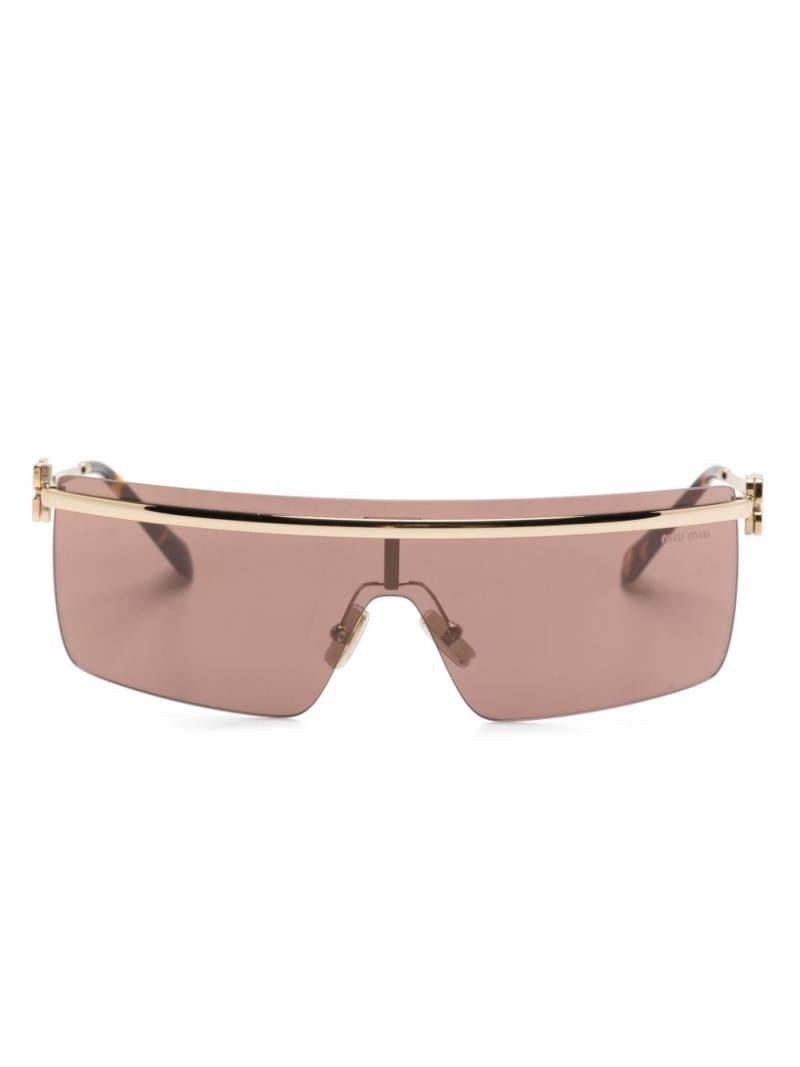 Miu Miu Eyewear shield-frame sunglasses - Gold von Miu Miu Eyewear