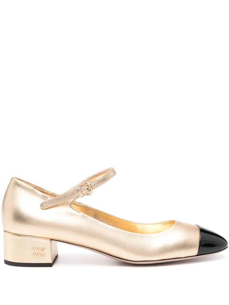 Miu Miu 35mm logo-lettering leather pumps - Gold von Miu Miu