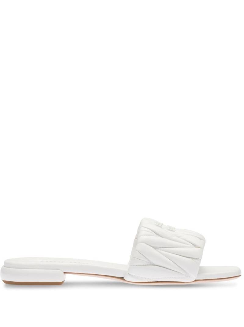 Miu Miu Matelassé nappa leather slides - White von Miu Miu