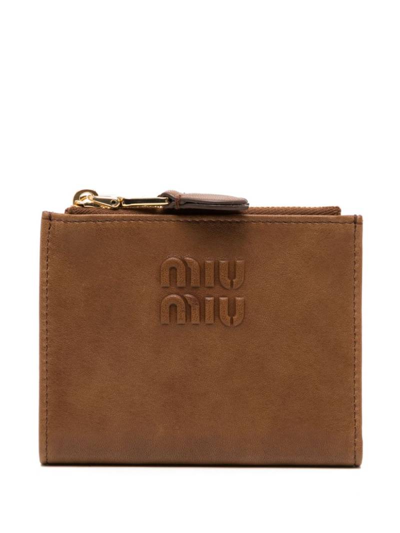 Miu Miu logo-embossed leather wallet - Brown von Miu Miu