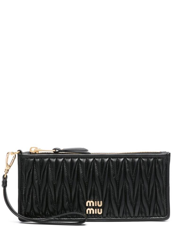 Miu Miu logo-plaque embossed leather purse - Black von Miu Miu