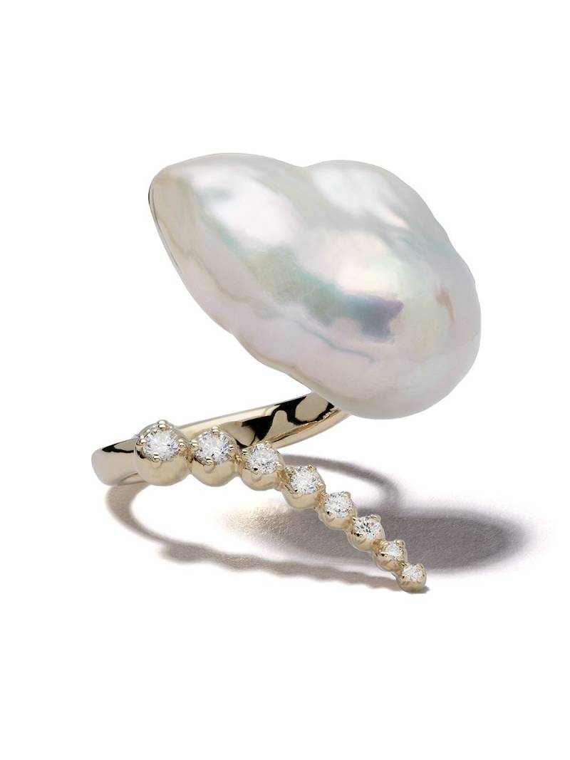 Mizuki 14kt yellow gold curved diamond and pearl ring von Mizuki