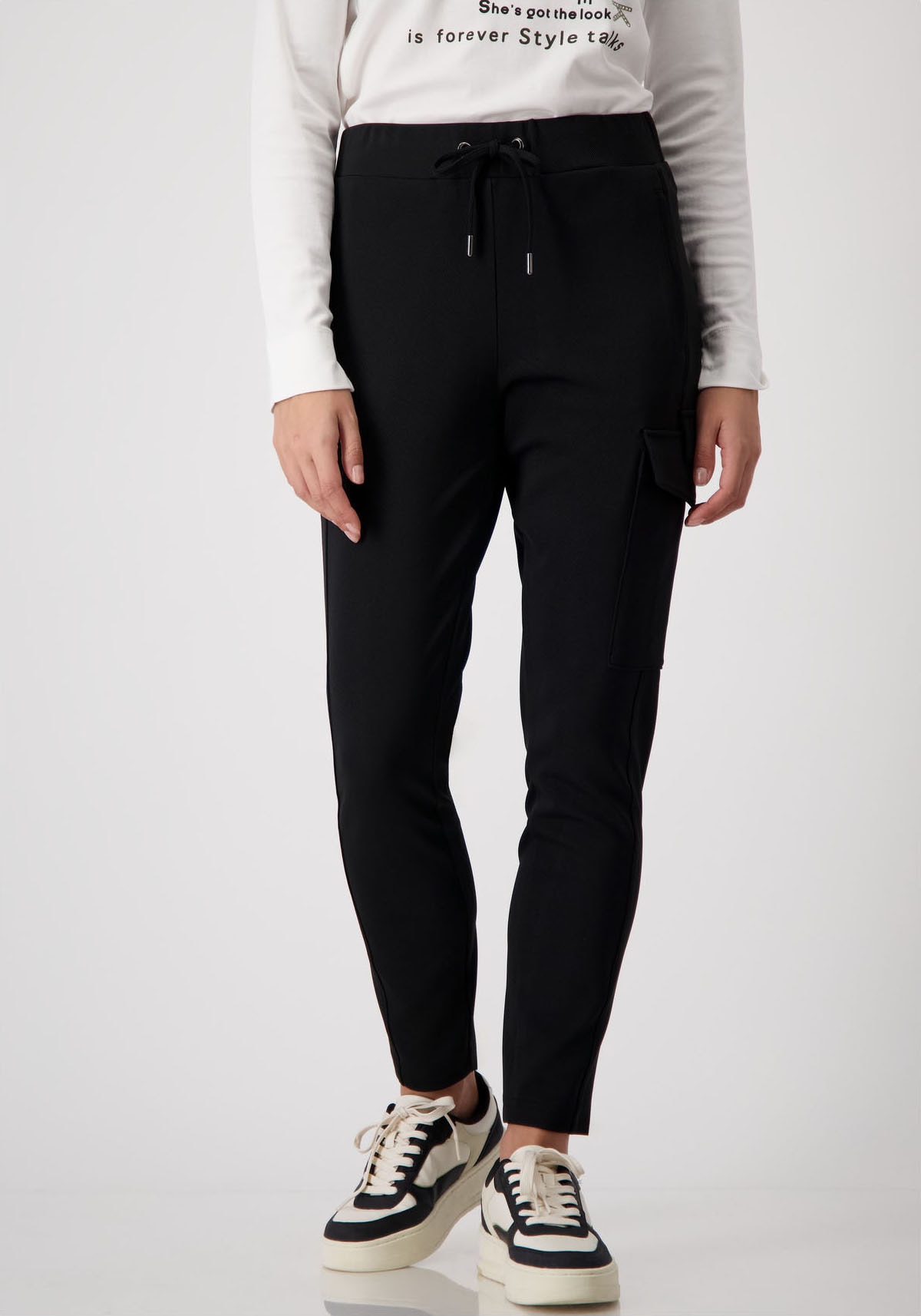 Monari Jogger Pants, mit aufgesetzter Pattentasche von Monari