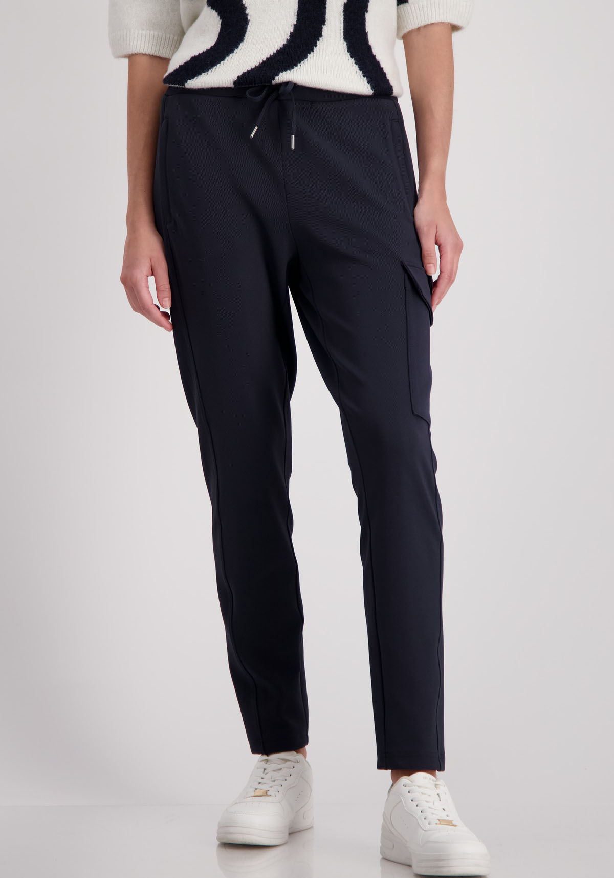 Monari Jogger Pants, mit aufgesetzter Pattentasche von Monari