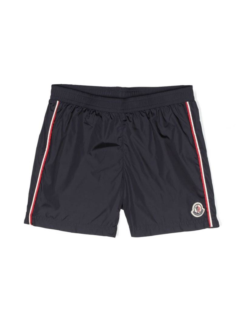 Moncler Enfant appliqué-logo swim shorts - Blue von Moncler Enfant