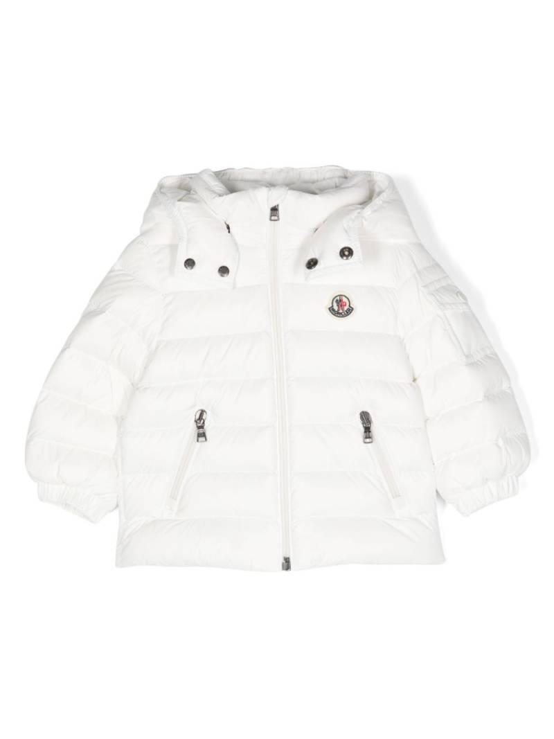 Moncler Enfant logo-appliqué padded jacket - White von Moncler Enfant