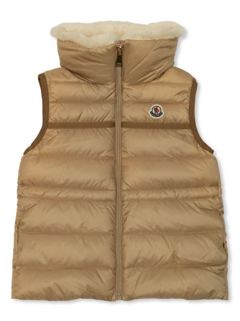 Moncler Enfant logo-appliqué quilted gilet - Brown von Moncler Enfant